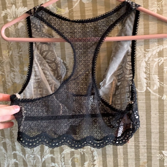 NWT Victoria’s Secret lace bralette, size small - Picture 4 of 6